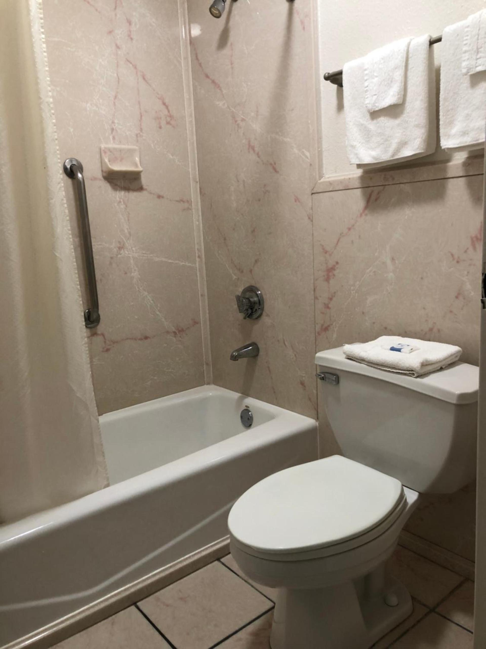 Mid Continent Inn photo 8