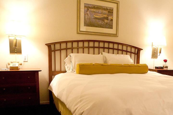 Coral Reef Inn & Condo Suites photo 17