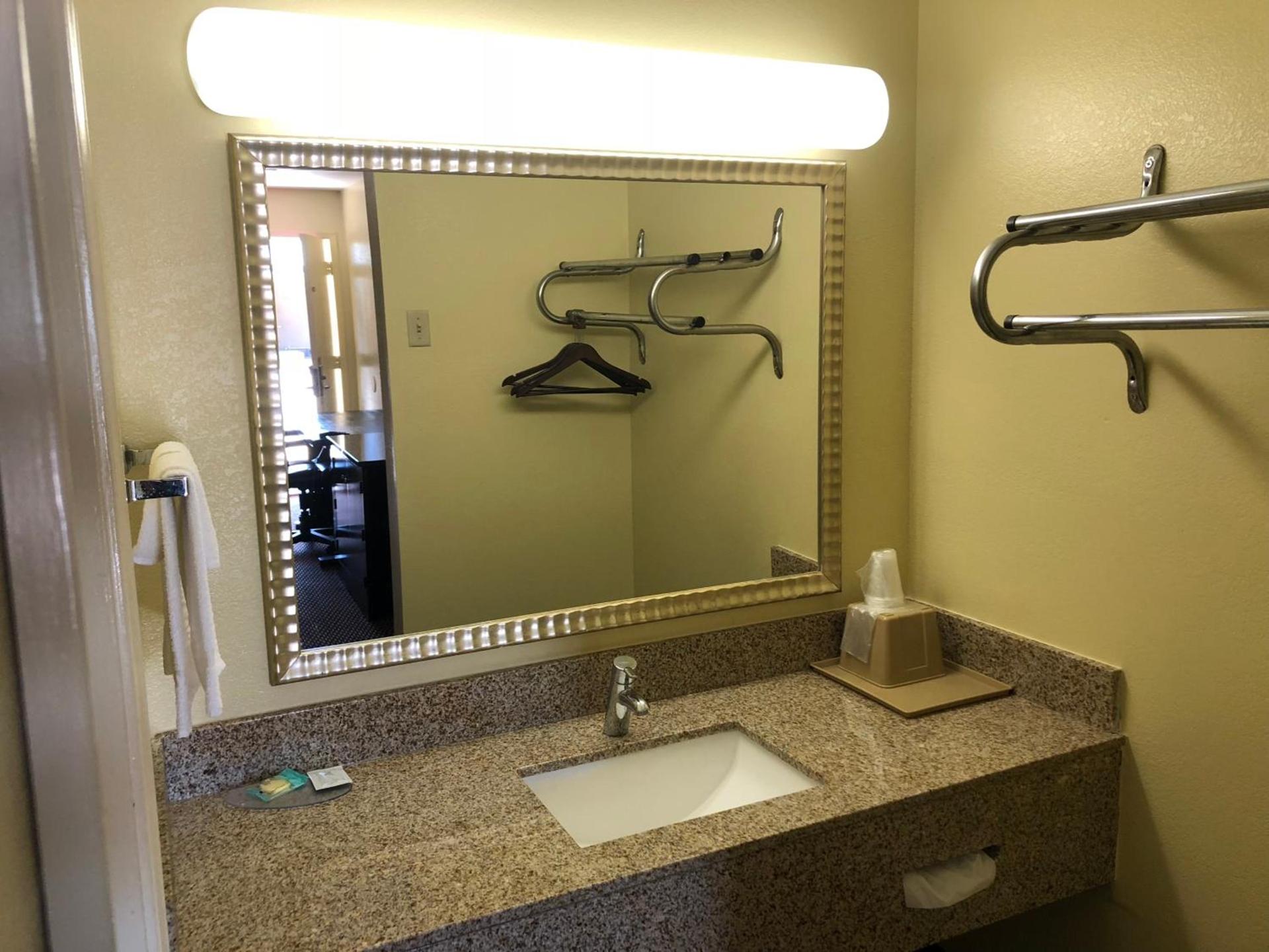 Liberty Inn - Collins photo 8
