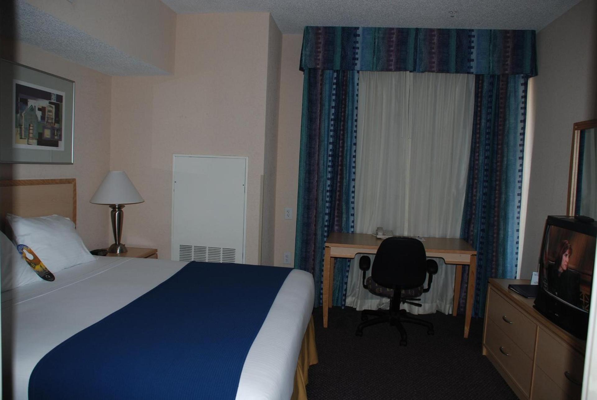 Holiday Inn Express Hotel & Suites San Antonio - Rivercenter Area by IHG photo 7
