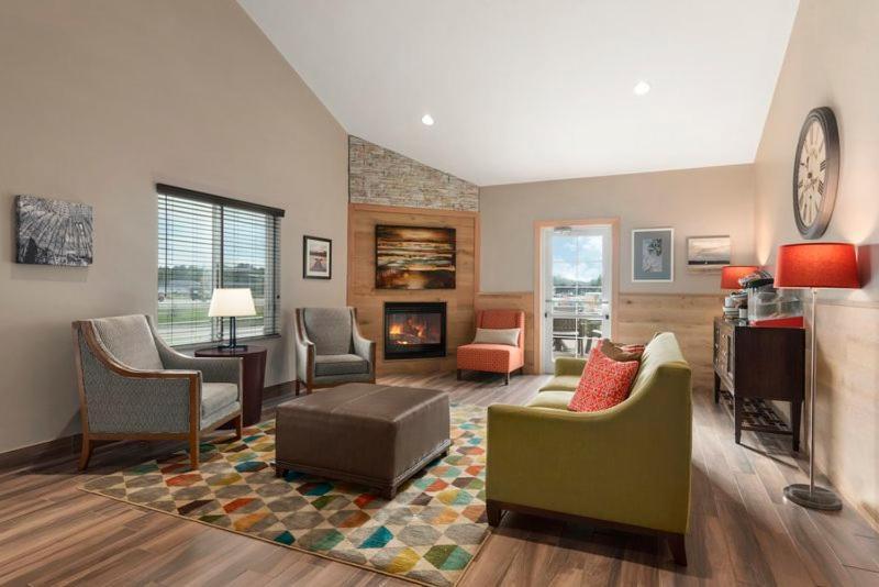 Country Inn & Suites by Radisson, Baxter, MN photo 16