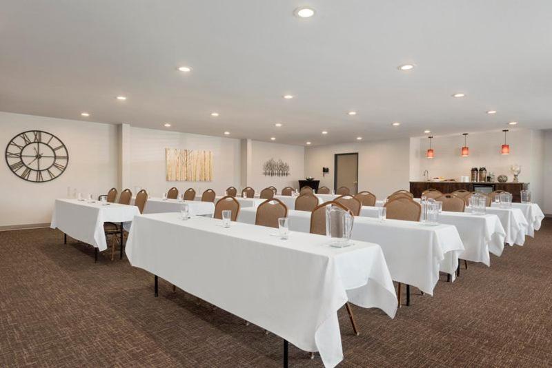 Country Inn & Suites by Radisson, Baxter, MN photo 24