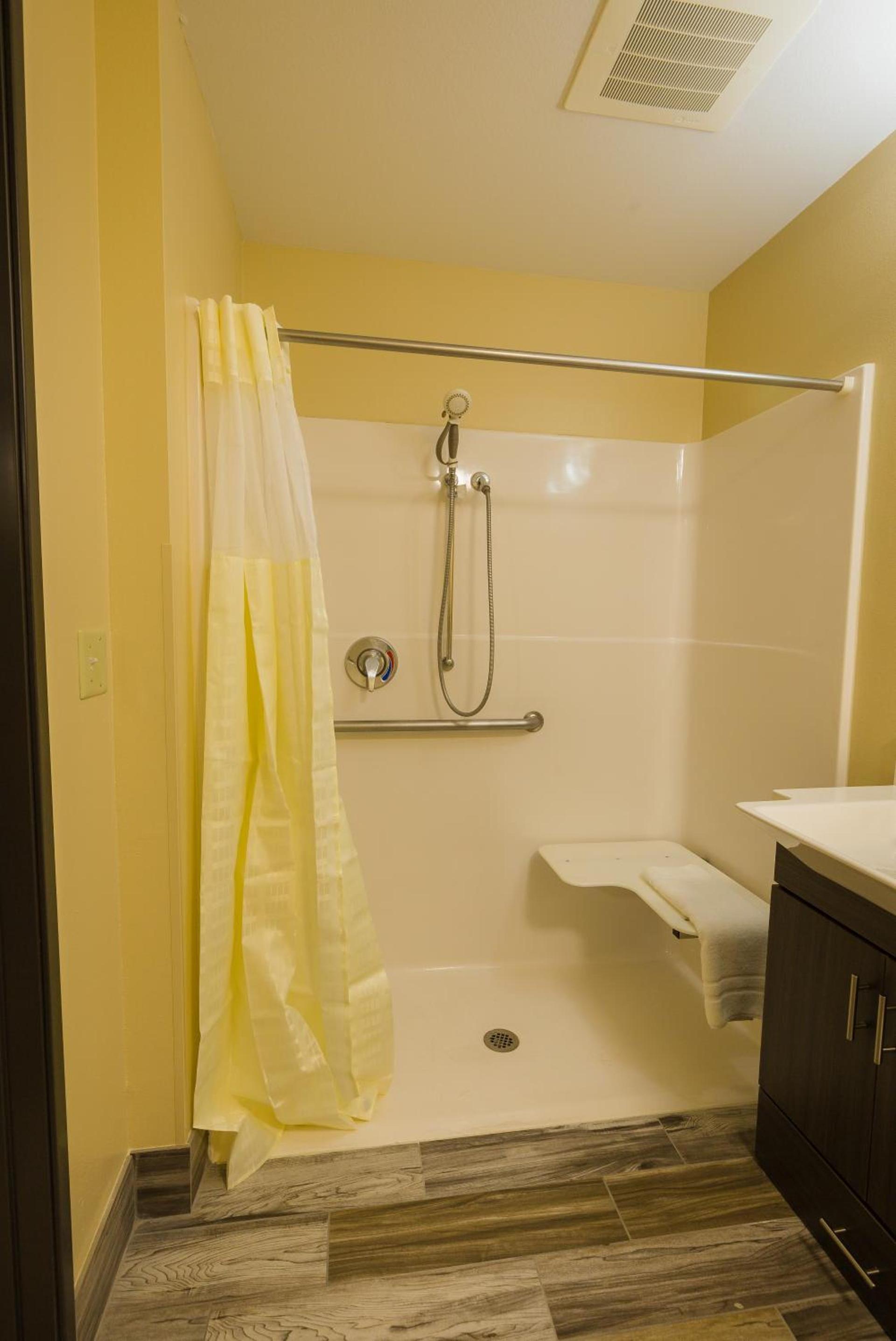 Hawthorn Extended Stay by Wyndham Saint Robert photo 26