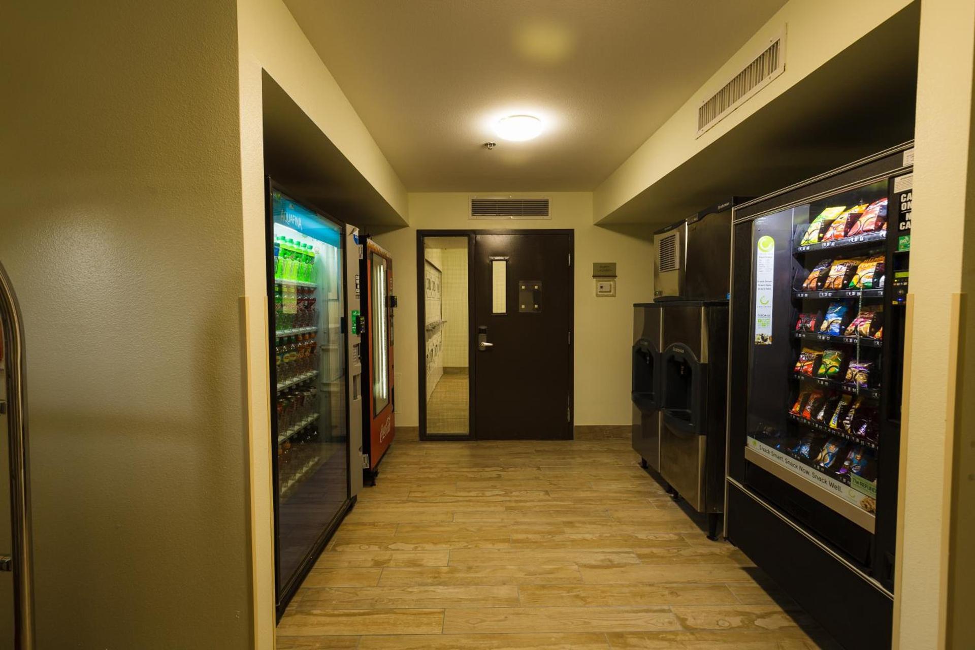 Hawthorn Extended Stay by Wyndham Saint Robert photo 39