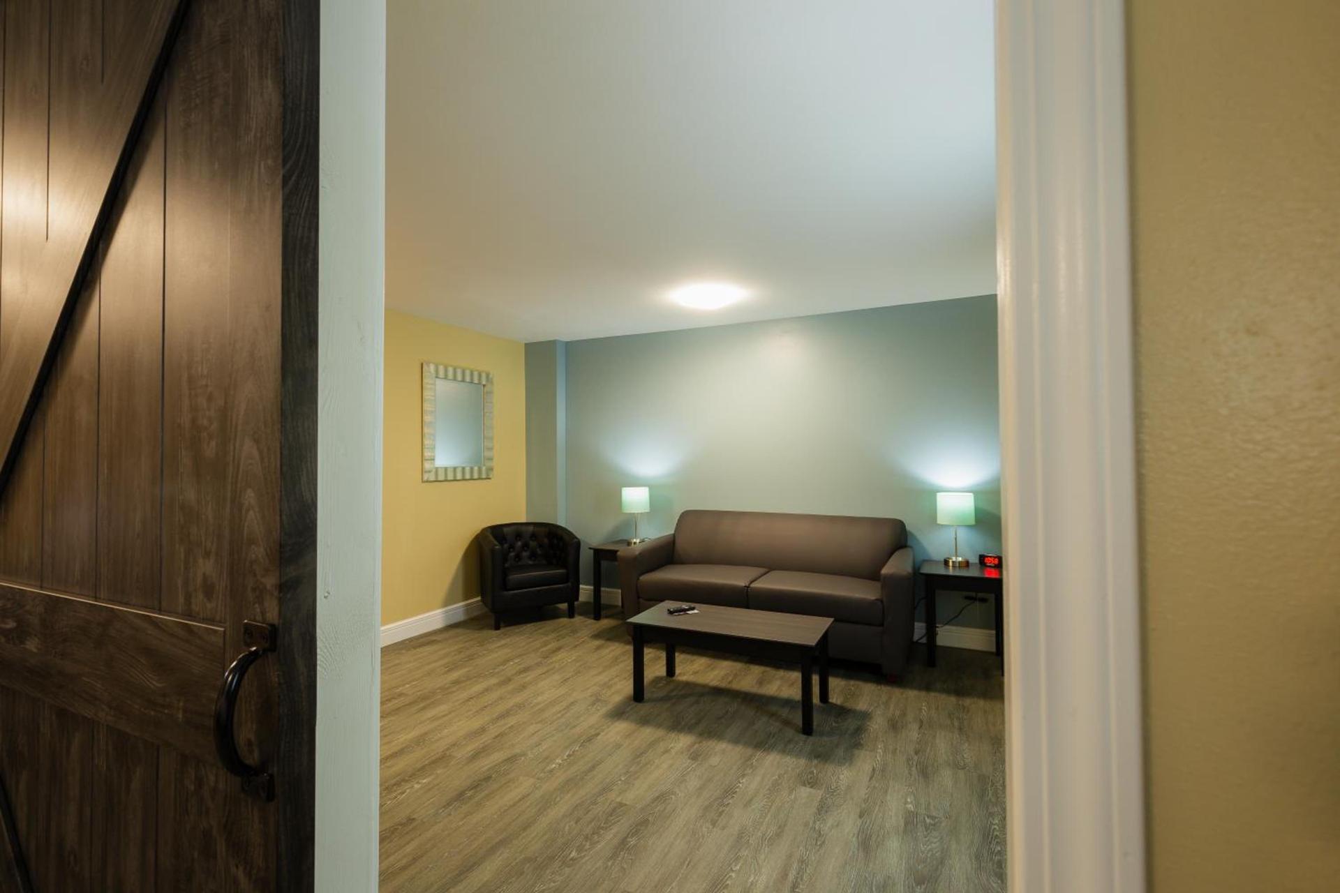 Hawthorn Extended Stay by Wyndham Saint Robert photo 37