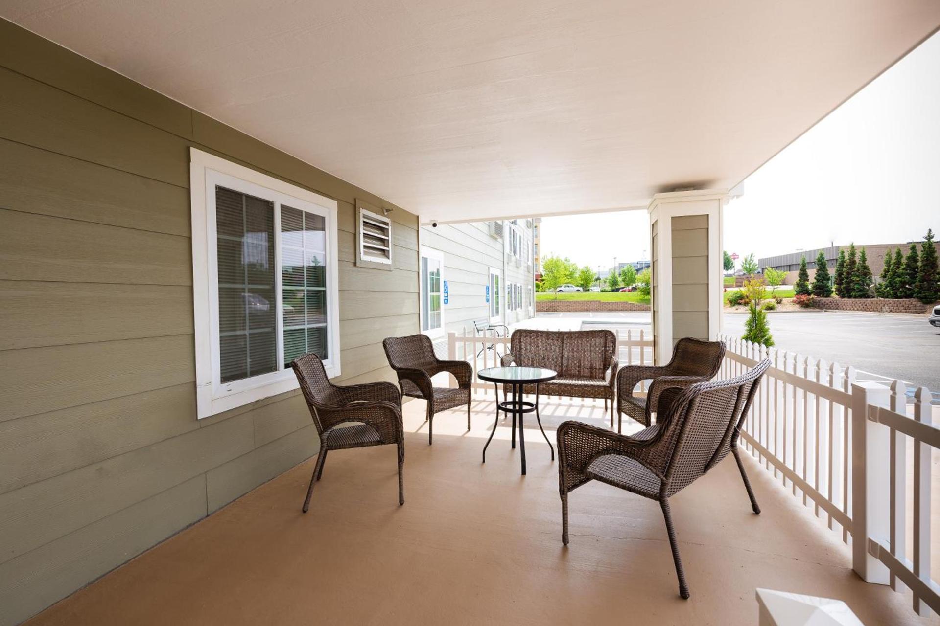 Hawthorn Extended Stay by Wyndham Saint Robert photo 6