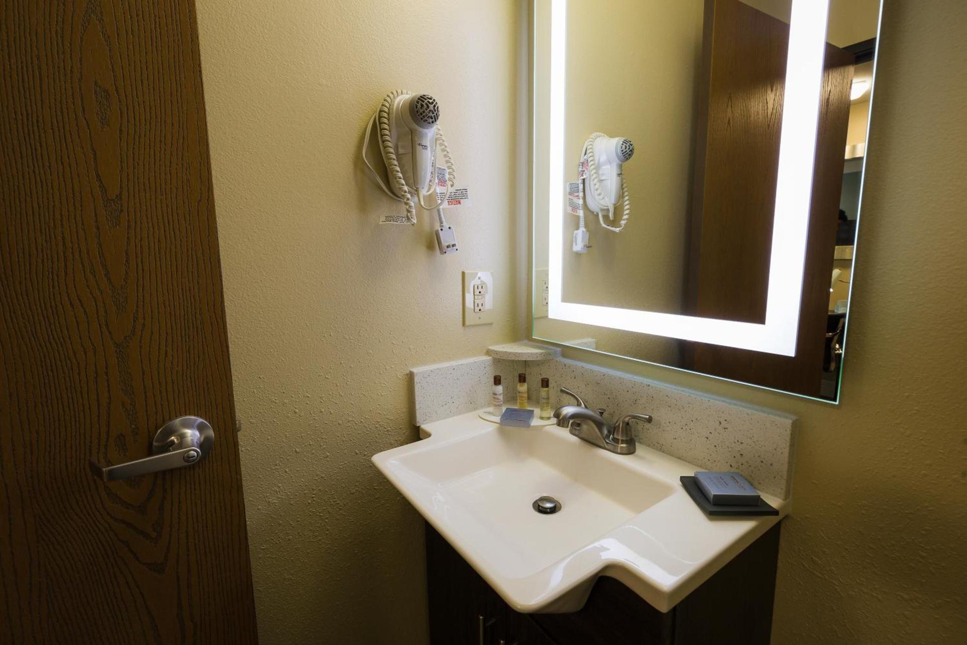 Hawthorn Extended Stay by Wyndham Saint Robert photo 14