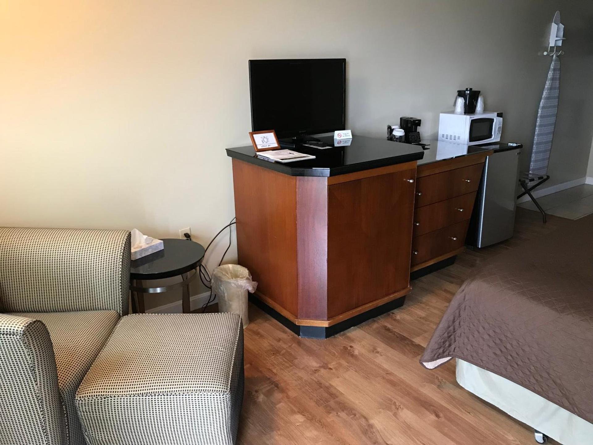 White Birches Motel photo 41