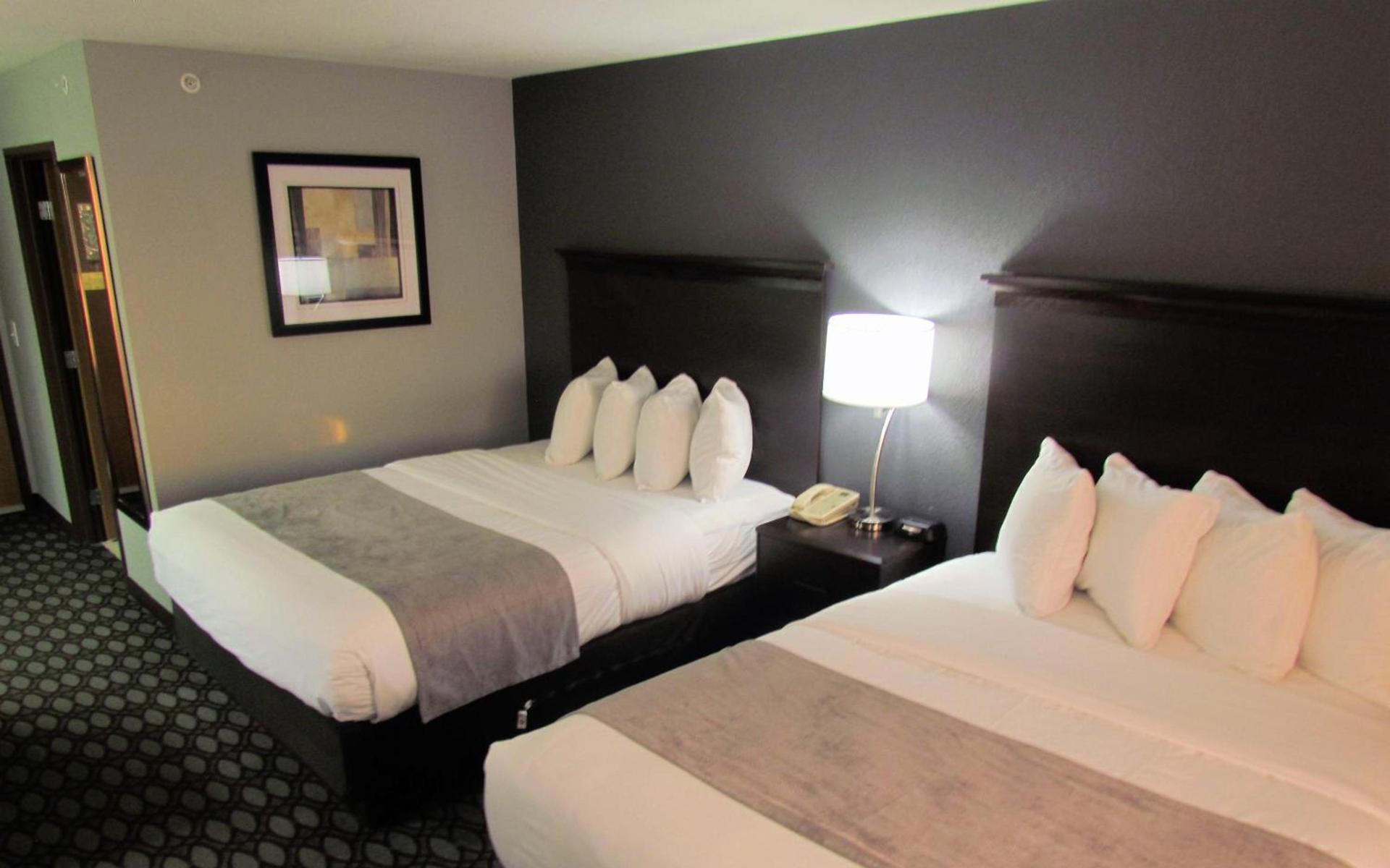 Oak Hill Inn & Suites photo 54