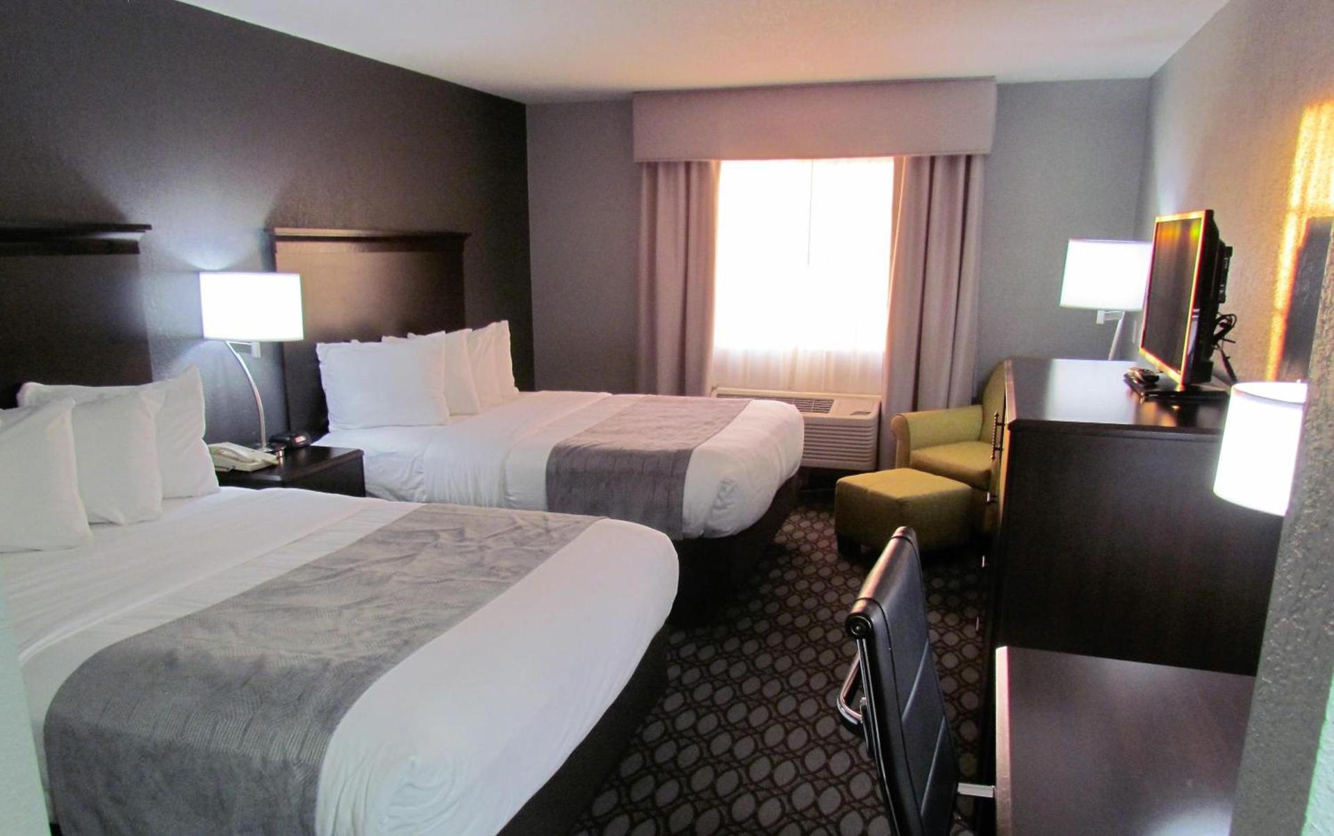 Oak Hill Inn & Suites photo 55
