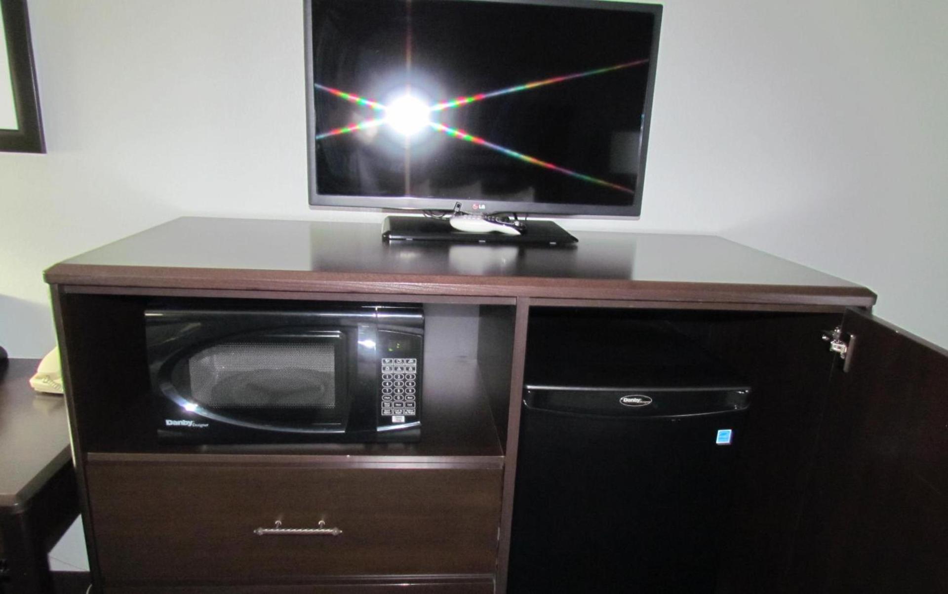 Oak Hill Inn & Suites photo 56