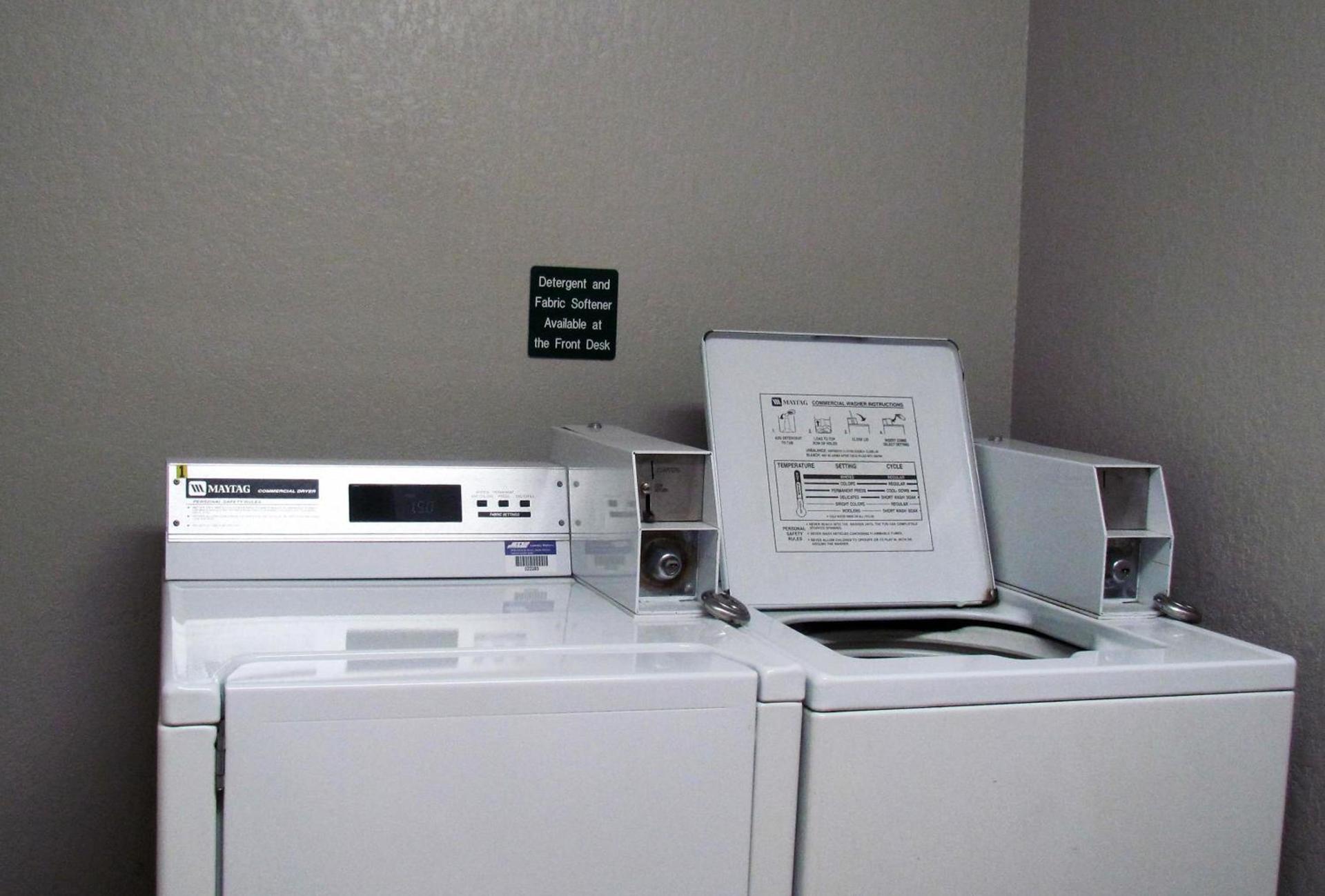 Oak Hill Inn & Suites photo 61