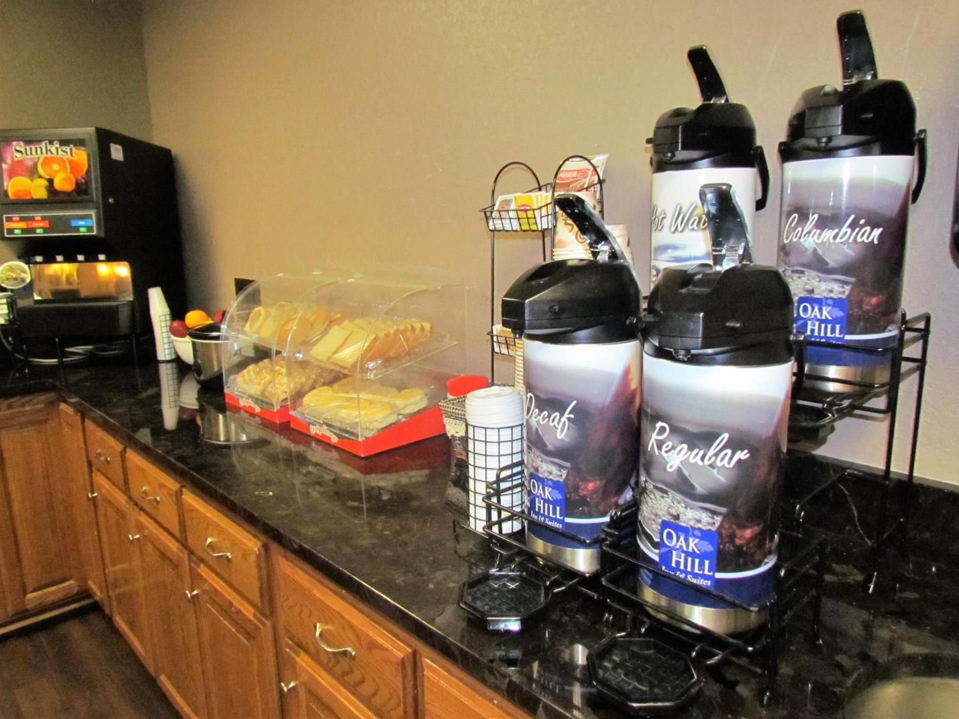 Oak Hill Inn & Suites photo 26