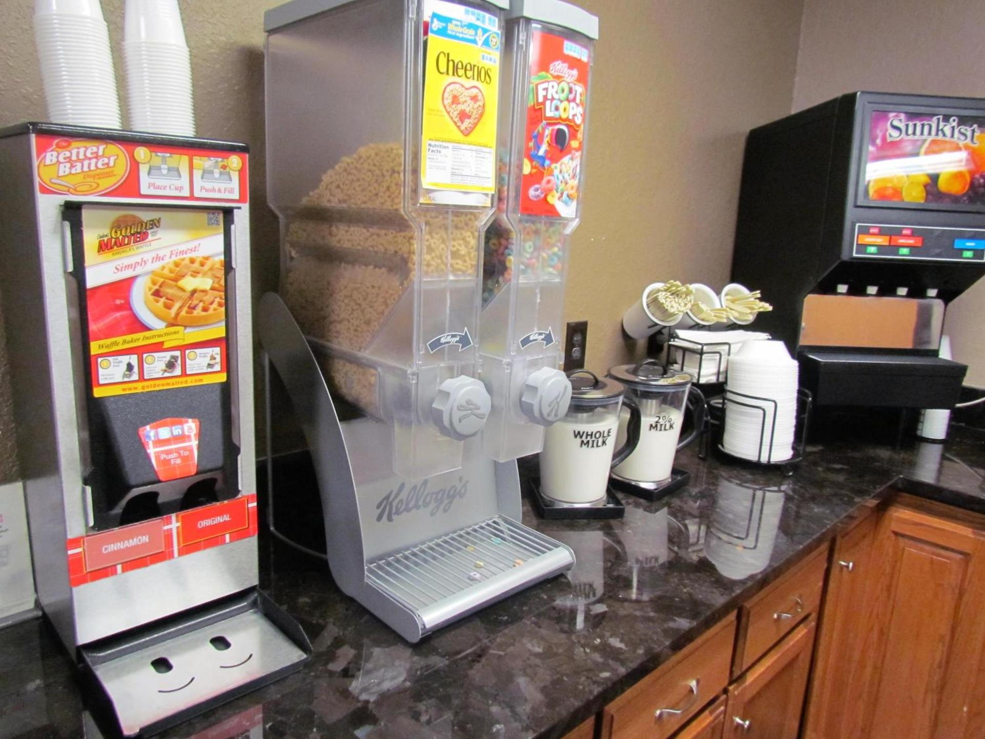 Oak Hill Inn & Suites photo 23