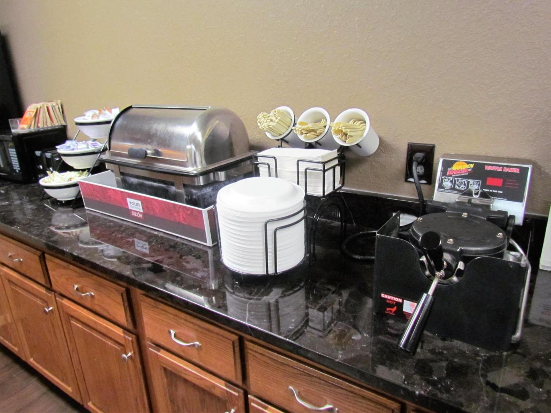Oak Hill Inn & Suites photo 24