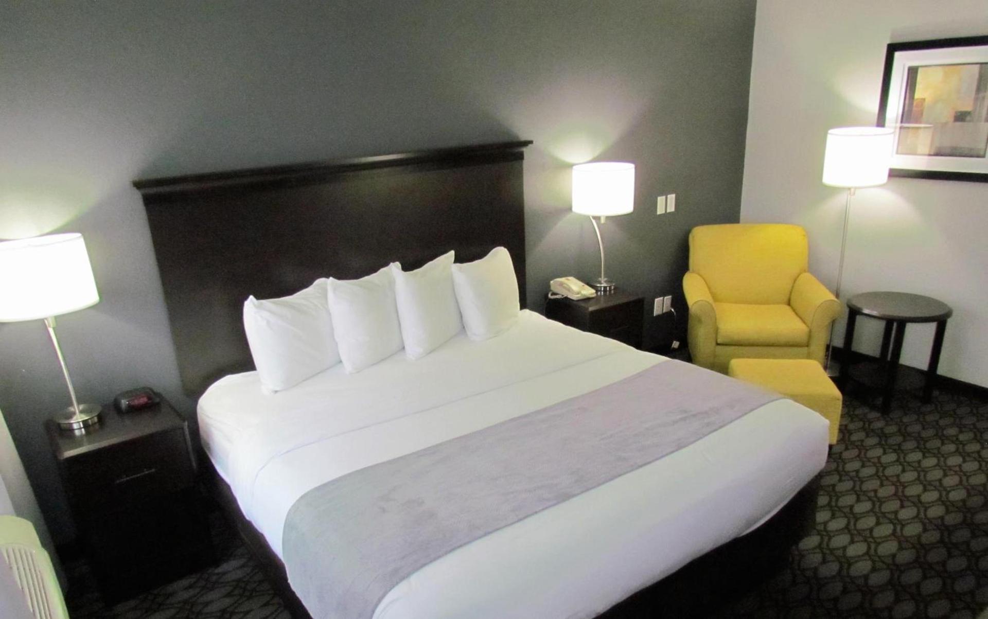 Oak Hill Inn & Suites photo 52