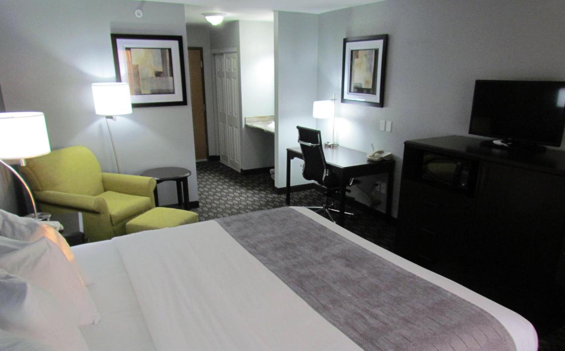 Oak Hill Inn & Suites photo 44