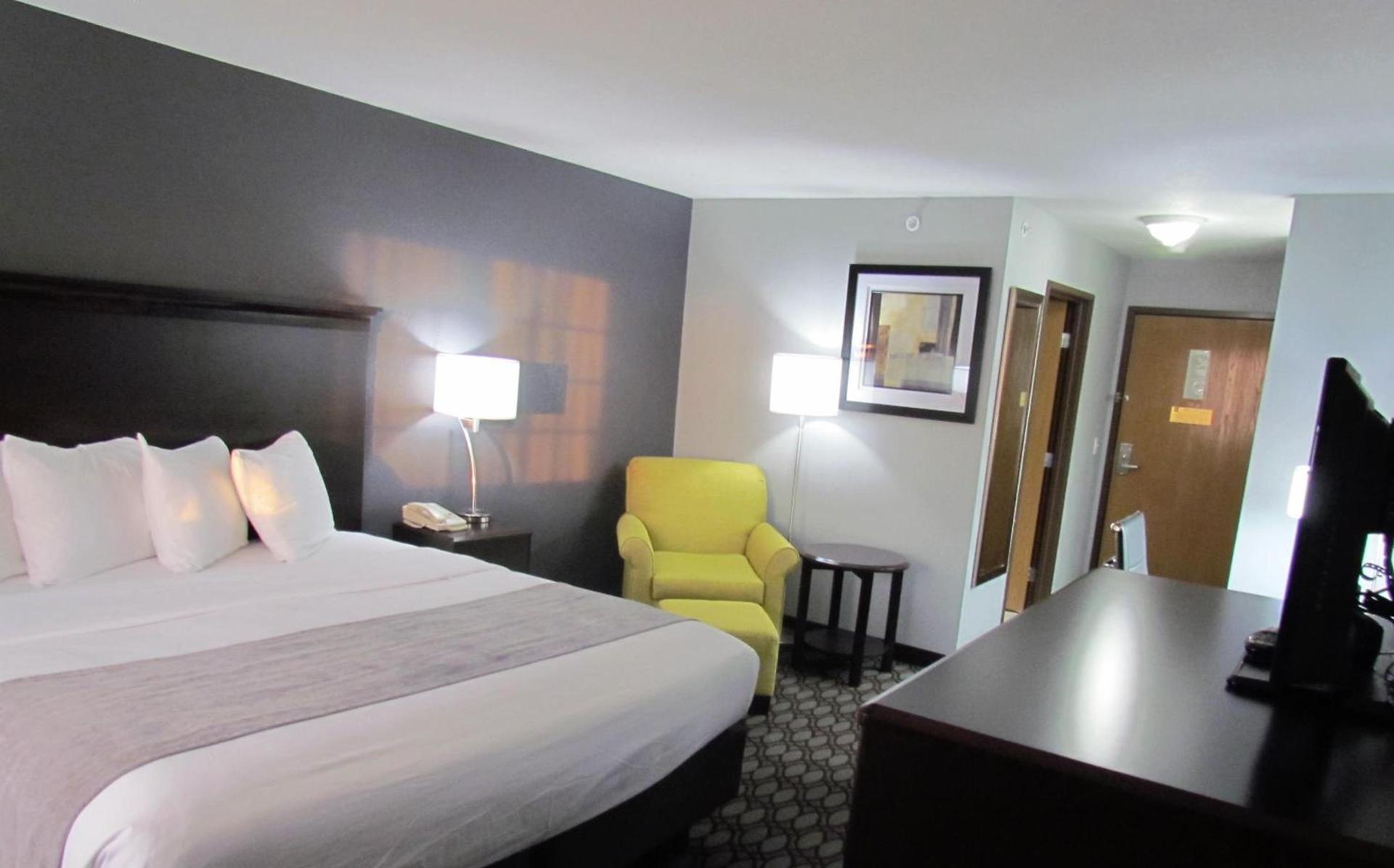 Oak Hill Inn & Suites photo 45