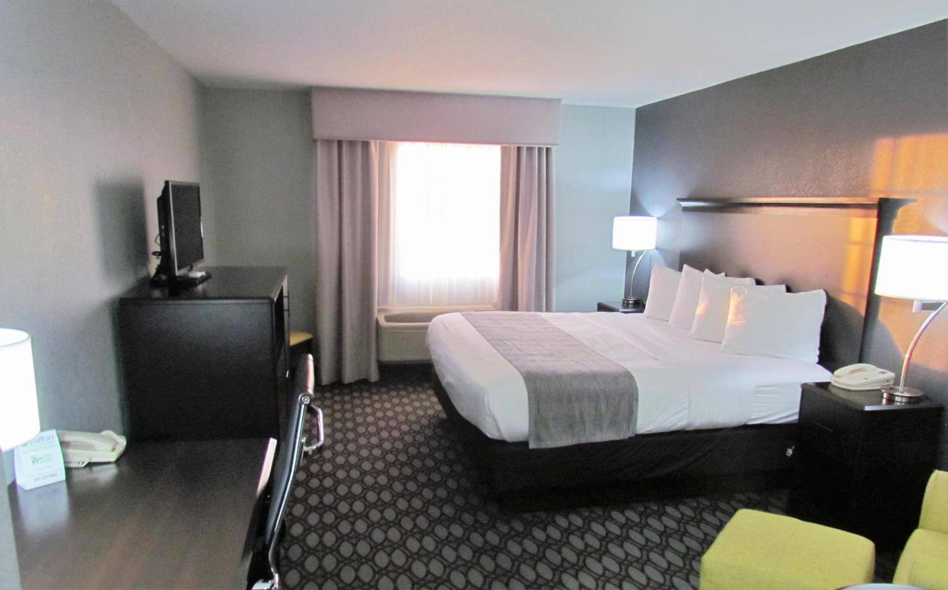 Oak Hill Inn & Suites photo 46