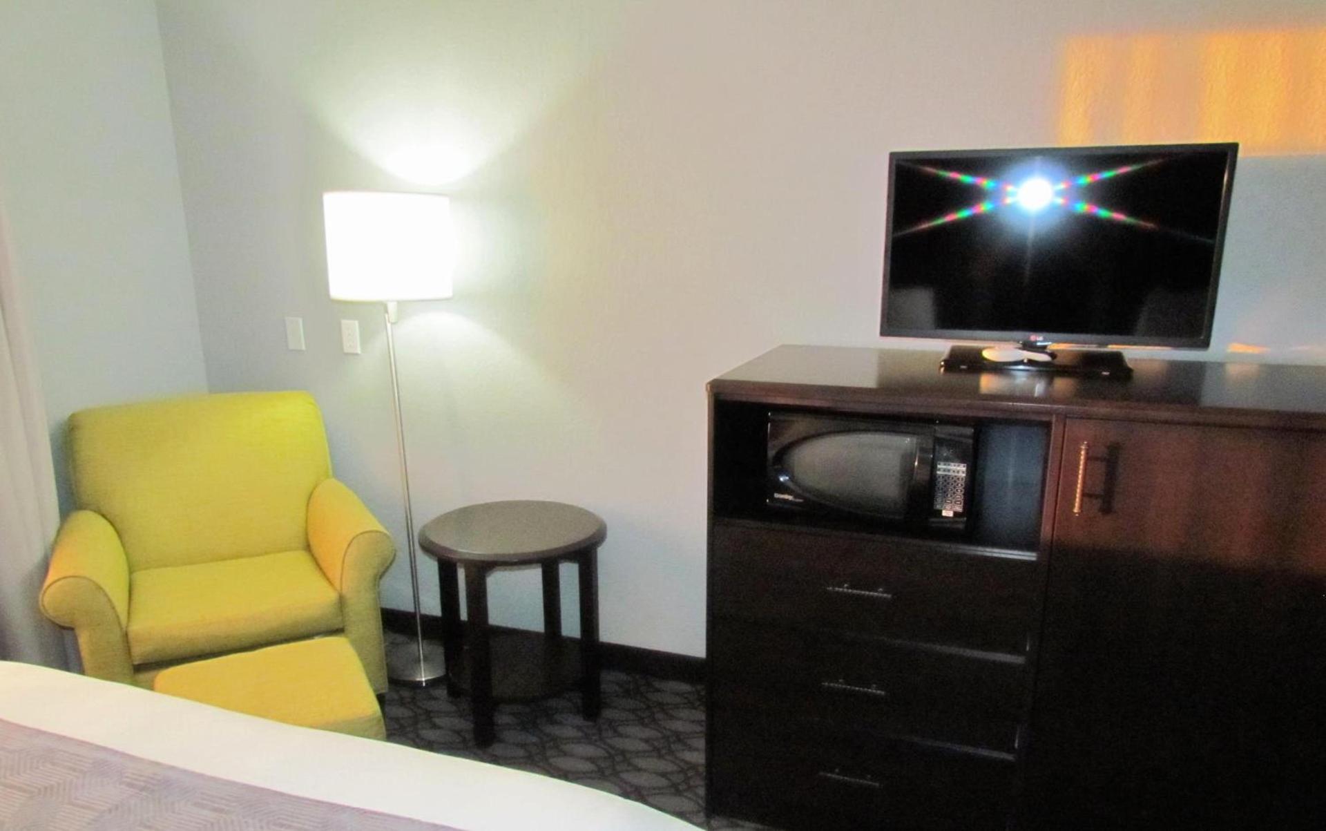 Oak Hill Inn & Suites photo 47