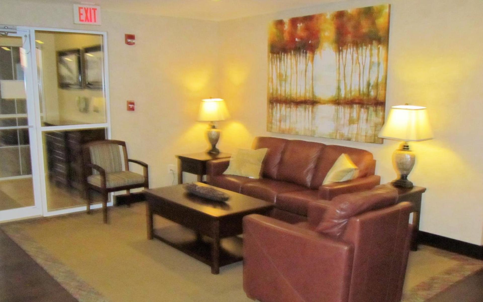 Oak Hill Inn & Suites photo 8