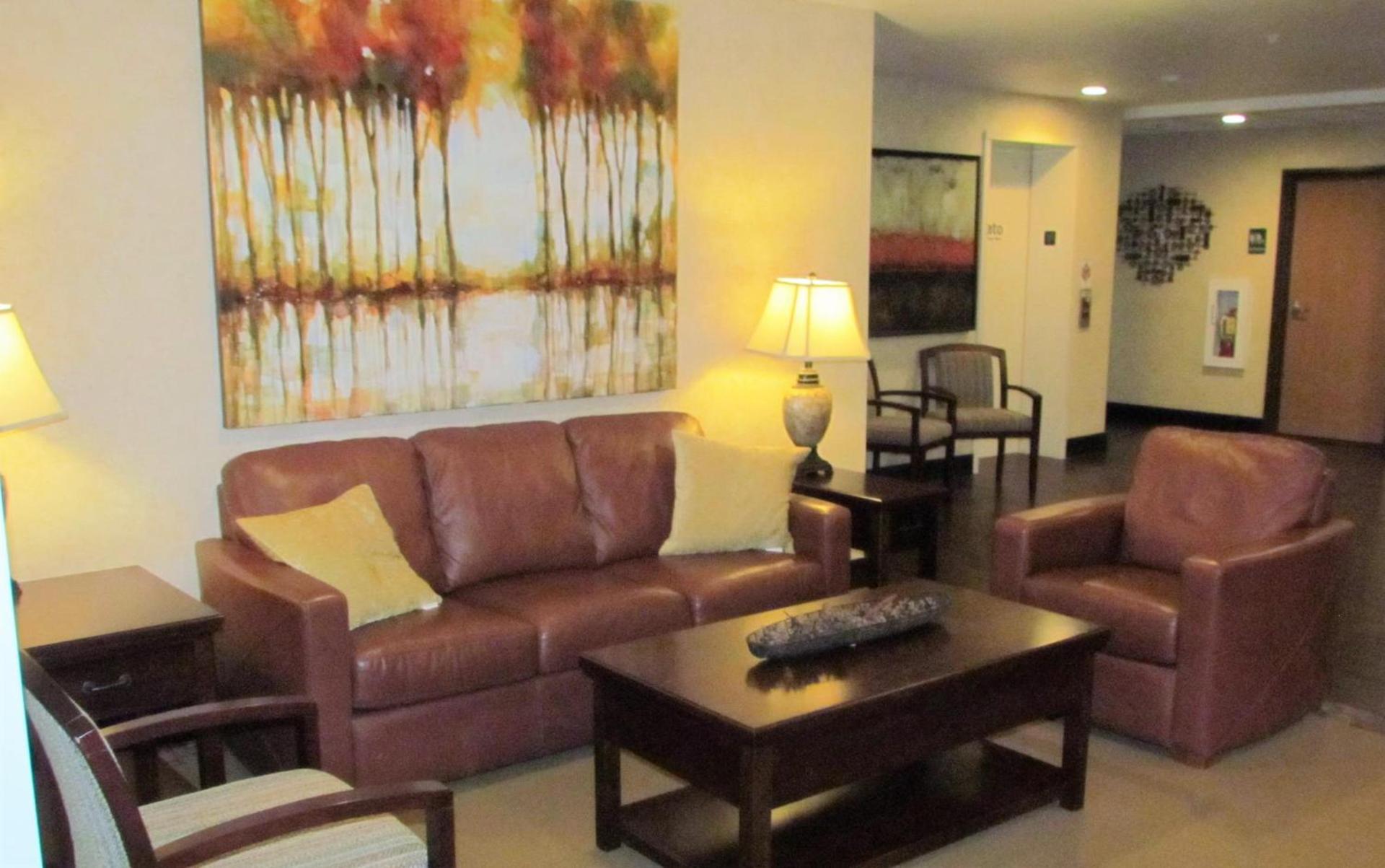 Oak Hill Inn & Suites photo 7