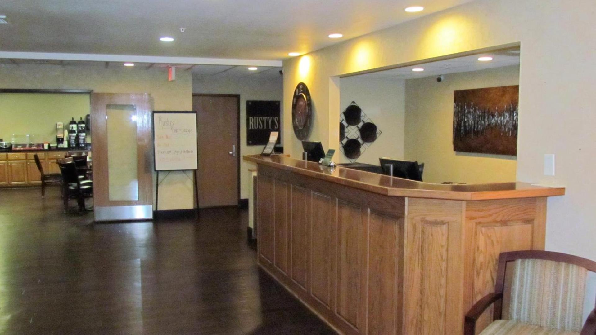 Oak Hill Inn & Suites photo 11
