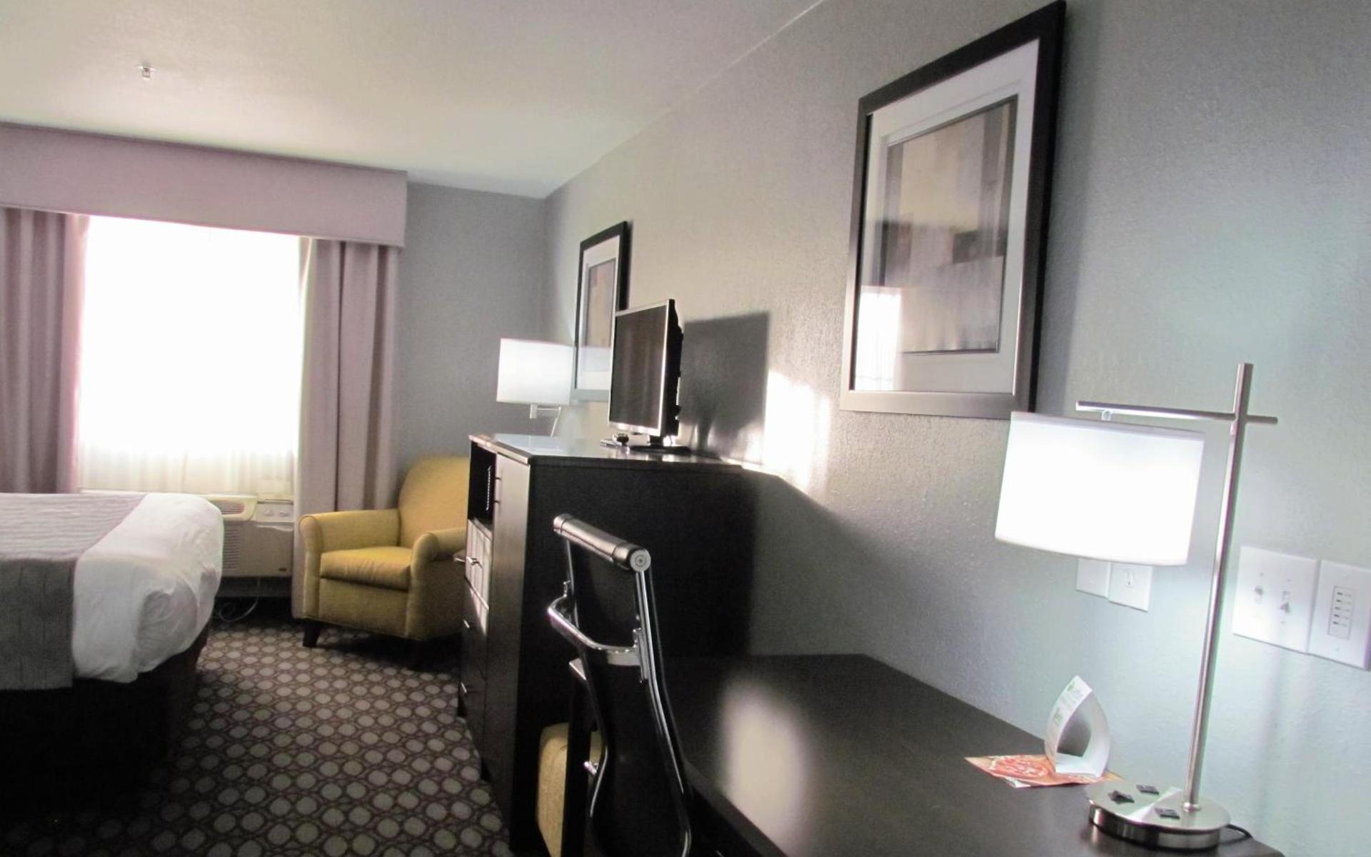 Oak Hill Inn & Suites photo 49
