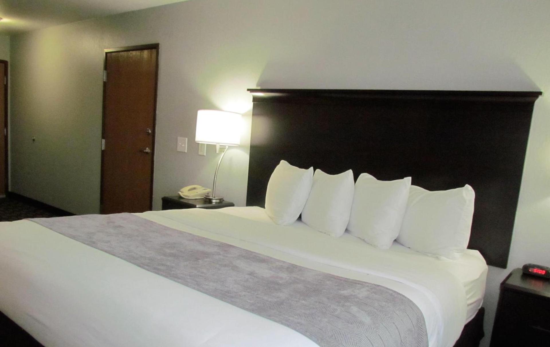 Oak Hill Inn & Suites photo 50