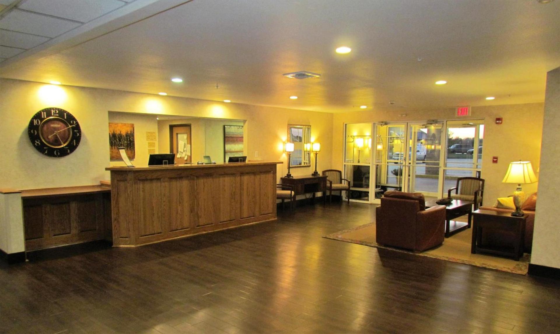 Oak Hill Inn & Suites photo 10