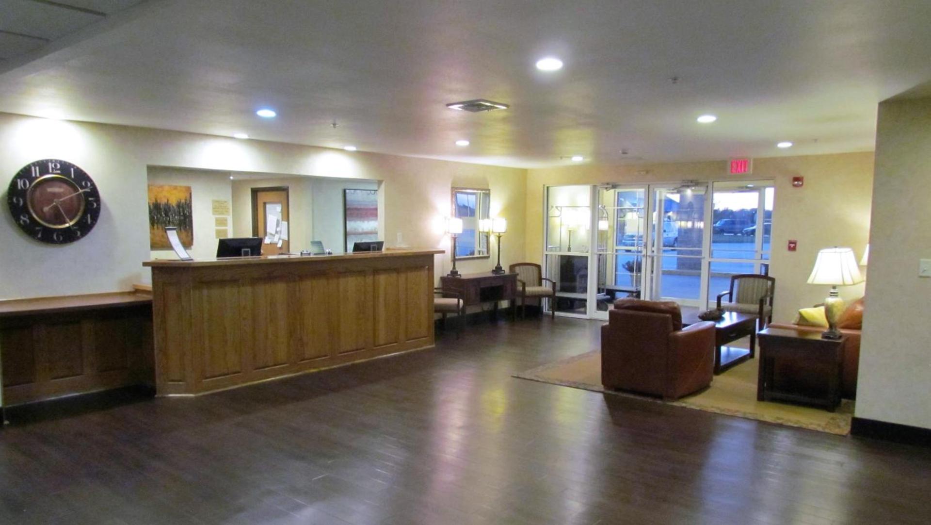 Oak Hill Inn & Suites photo 9