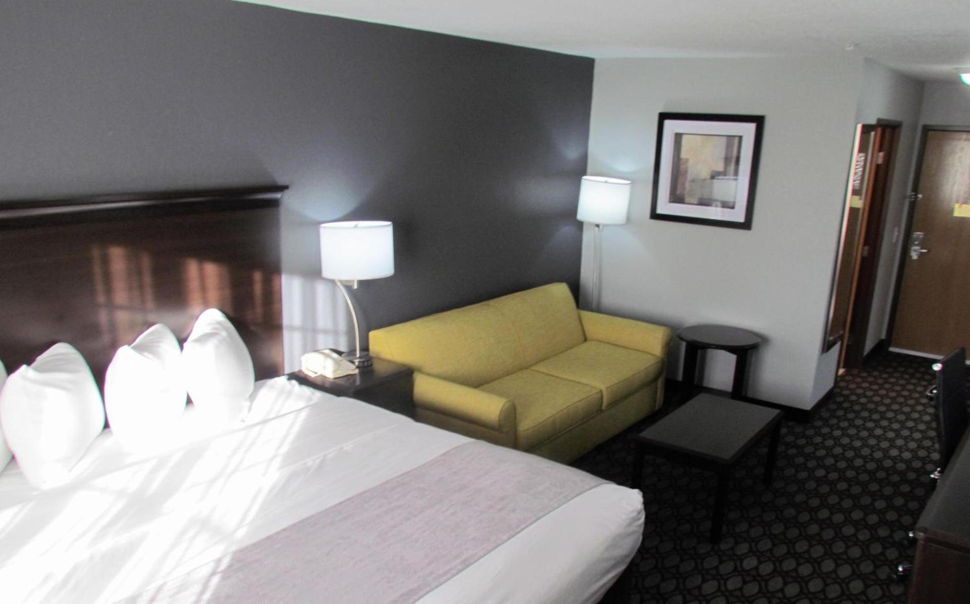 Oak Hill Inn & Suites photo 37