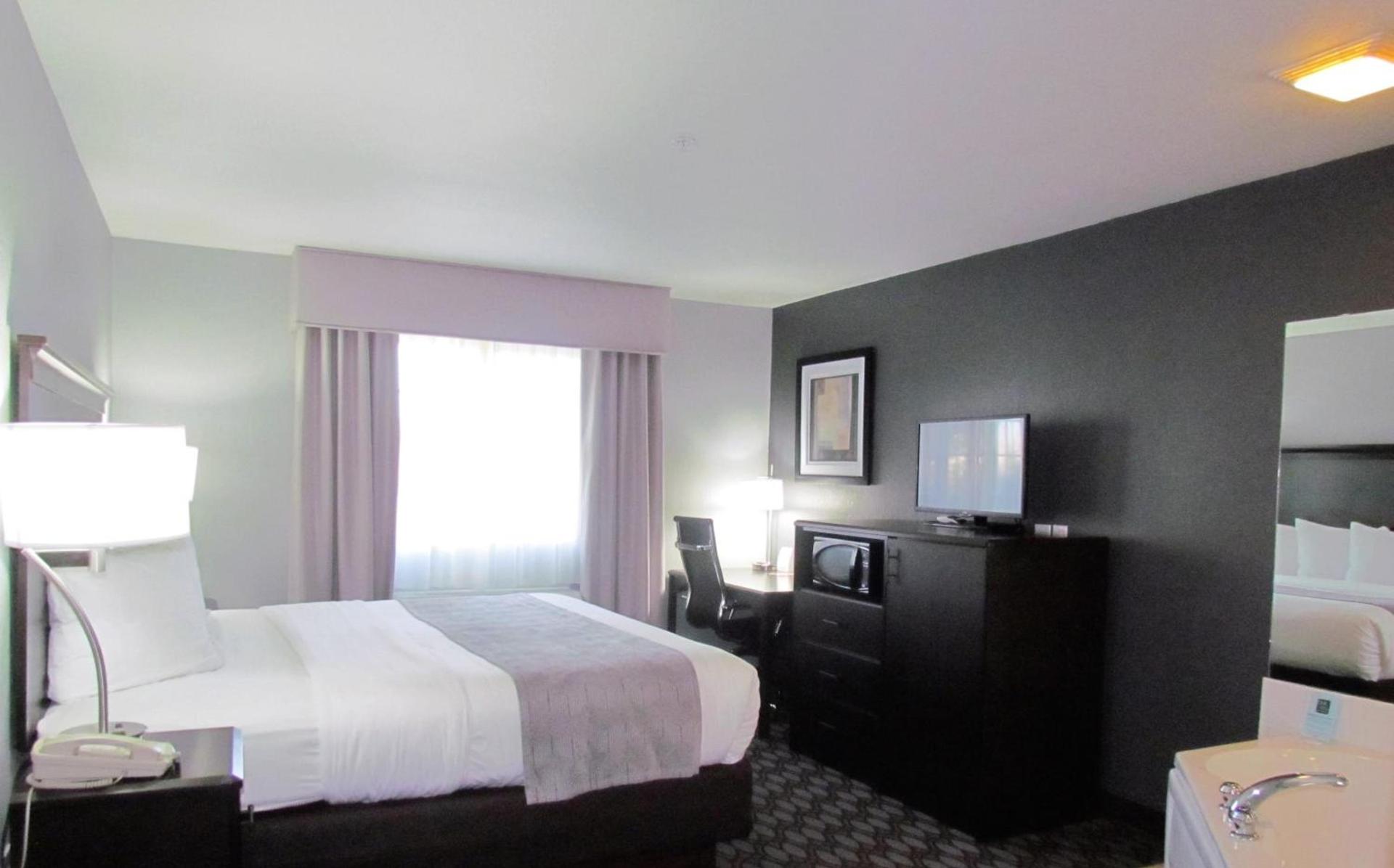 Oak Hill Inn & Suites photo 35