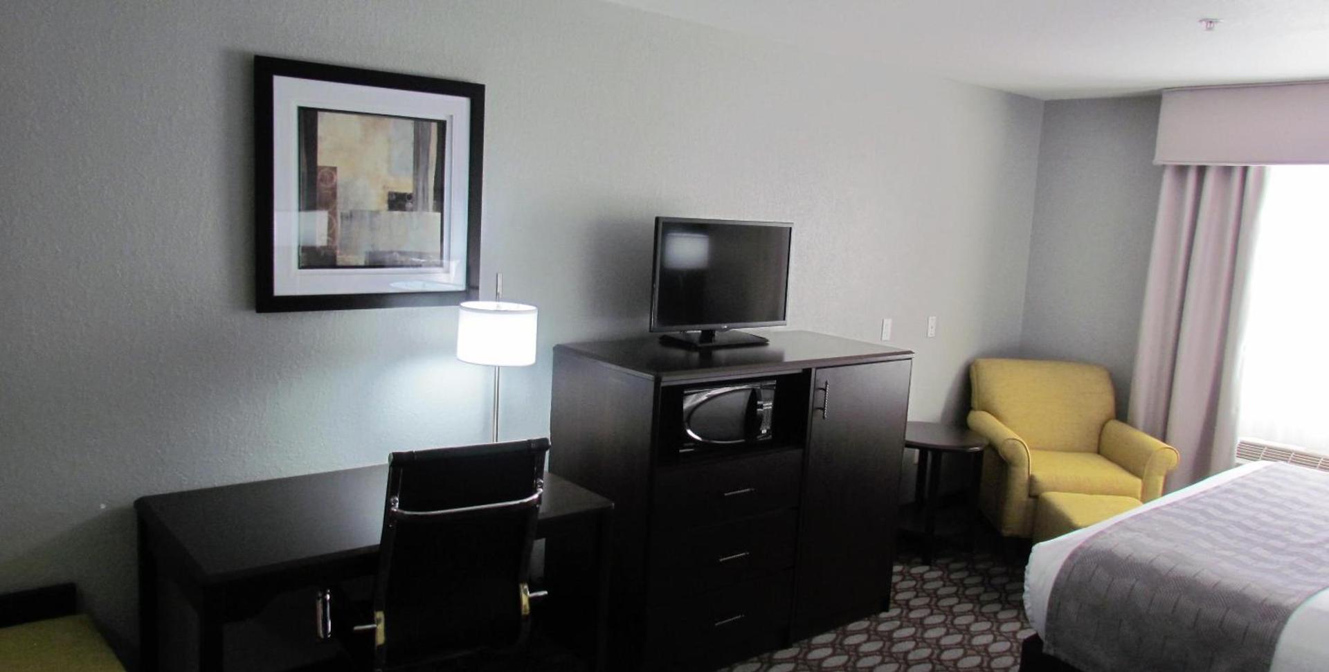Oak Hill Inn & Suites photo 40
