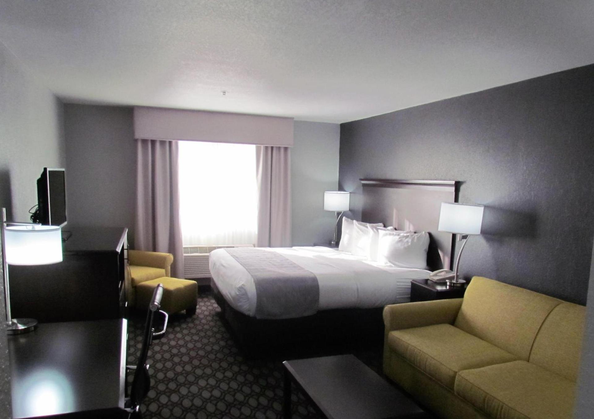 Oak Hill Inn & Suites photo 41