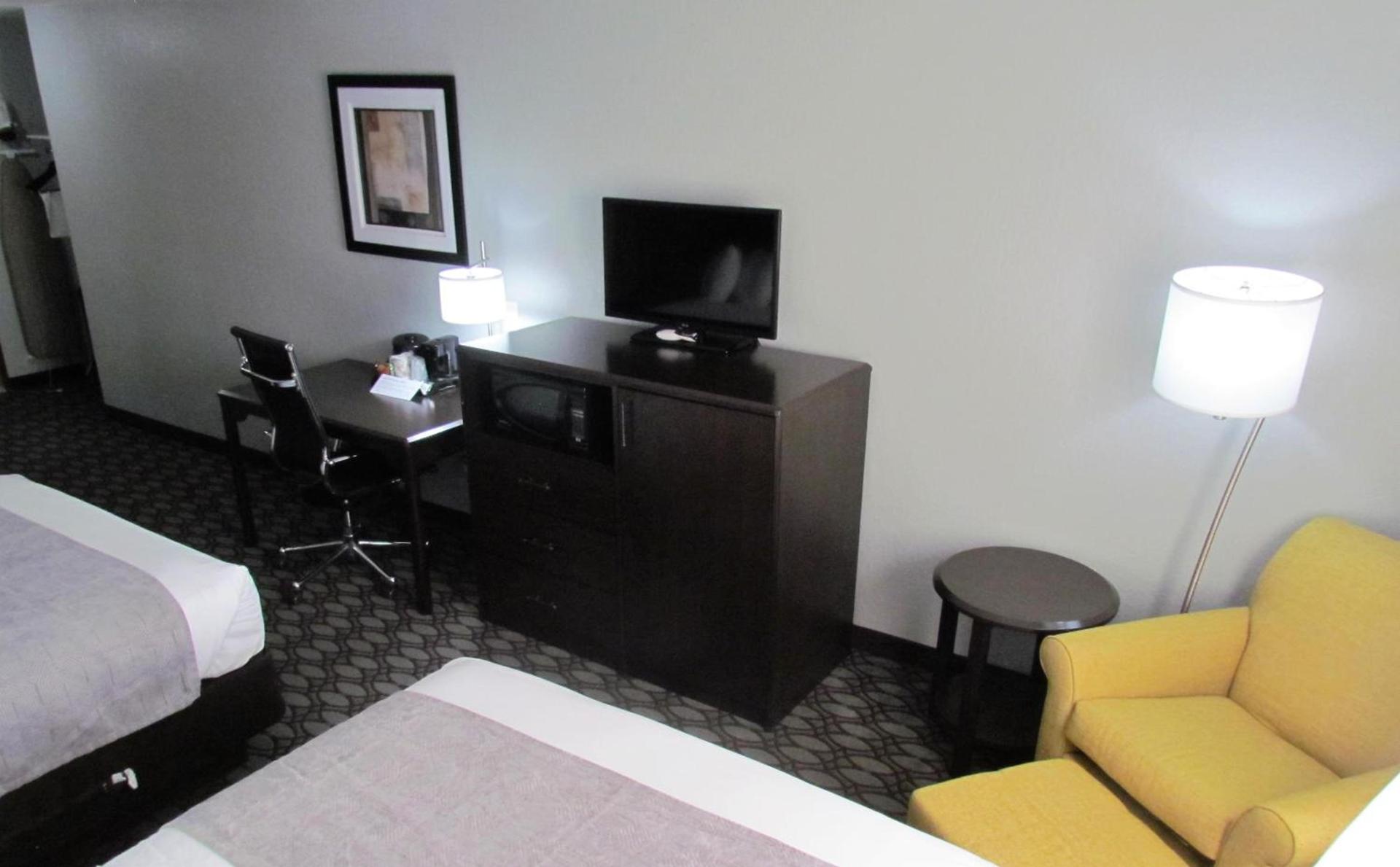 Oak Hill Inn & Suites photo 27