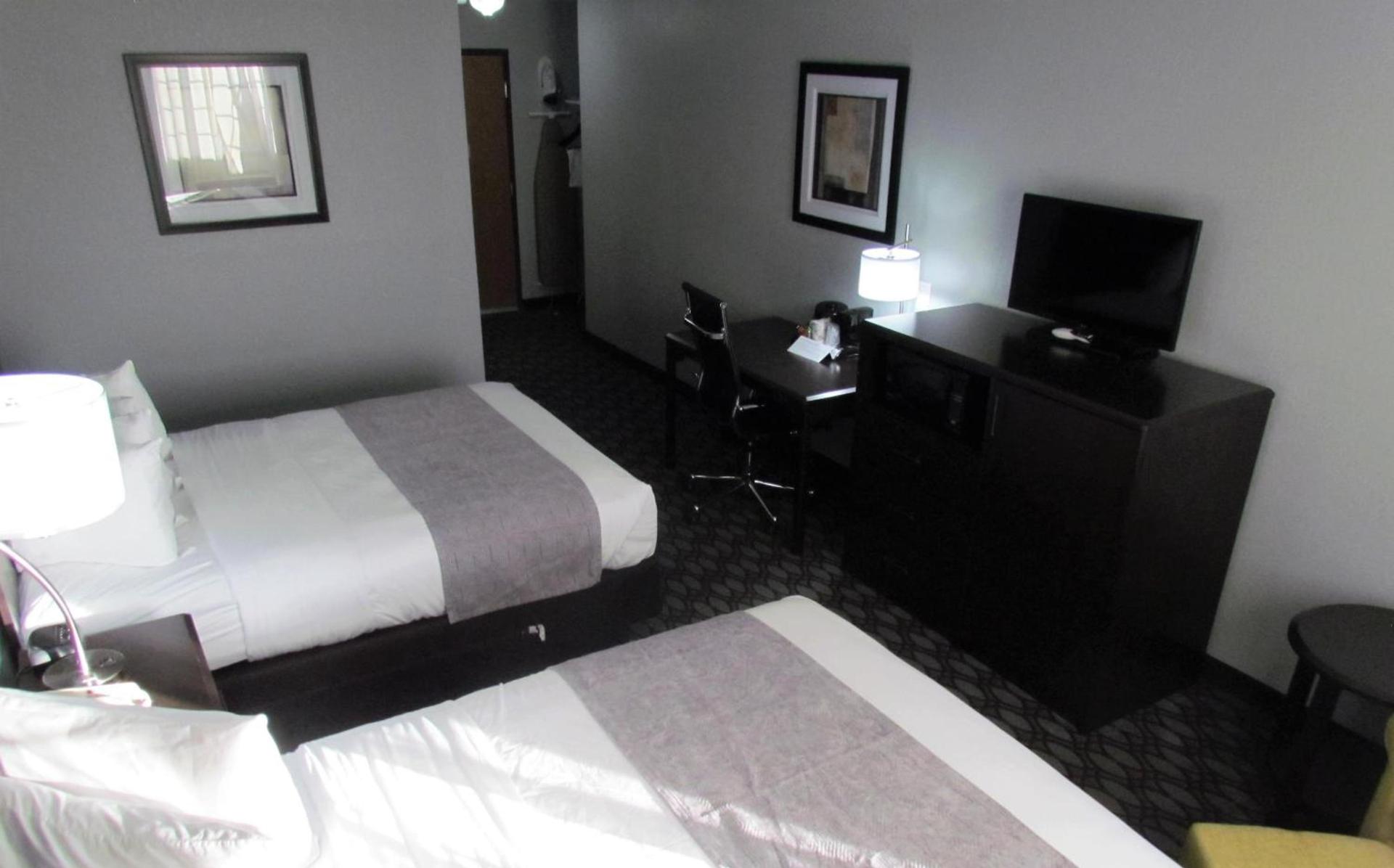 Oak Hill Inn & Suites photo 28