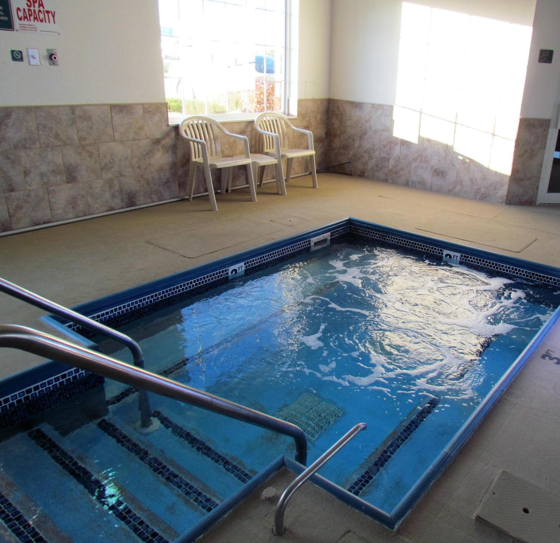 Oak Hill Inn & Suites photo 19