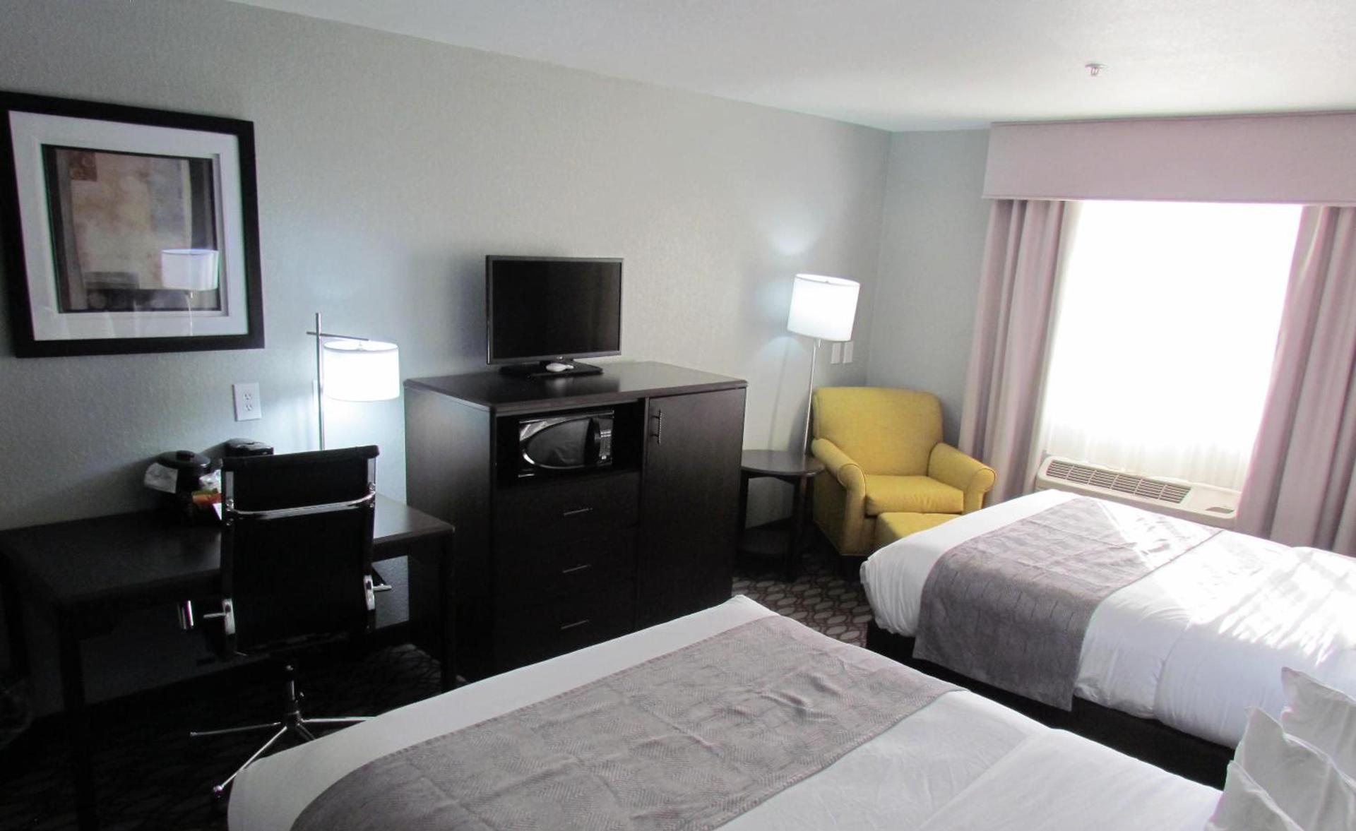 Oak Hill Inn & Suites photo 30