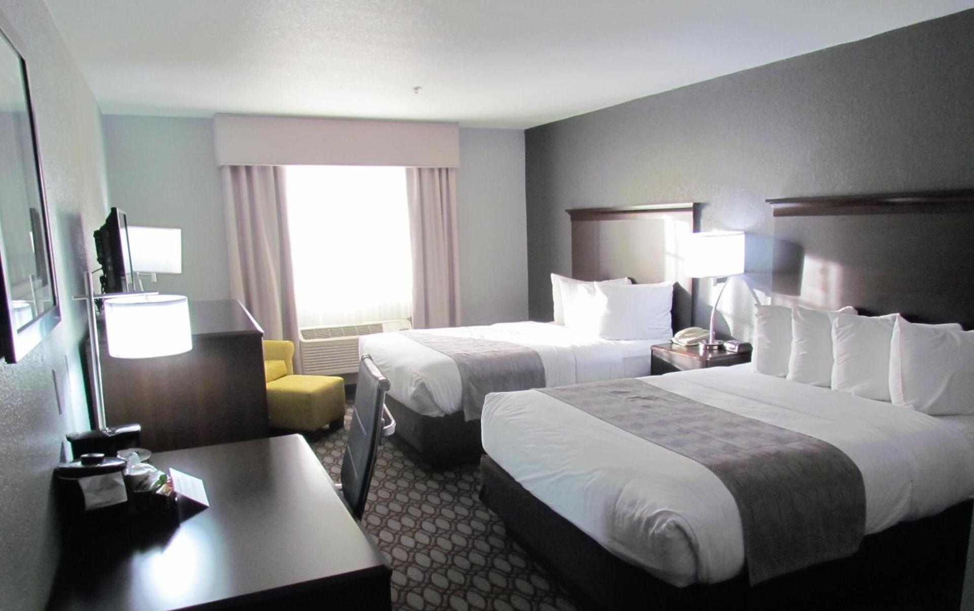 Oak Hill Inn & Suites photo 31
