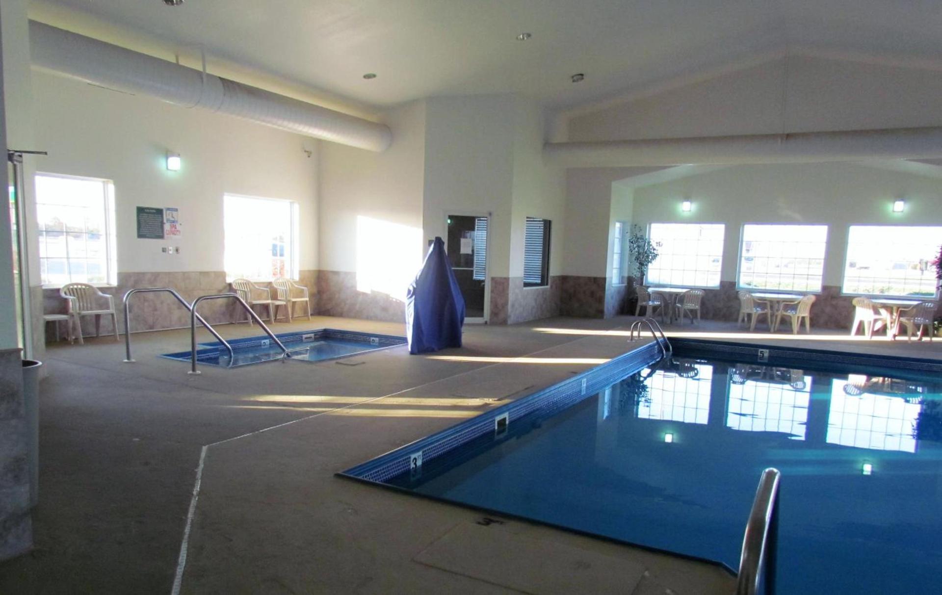 Oak Hill Inn & Suites photo 18