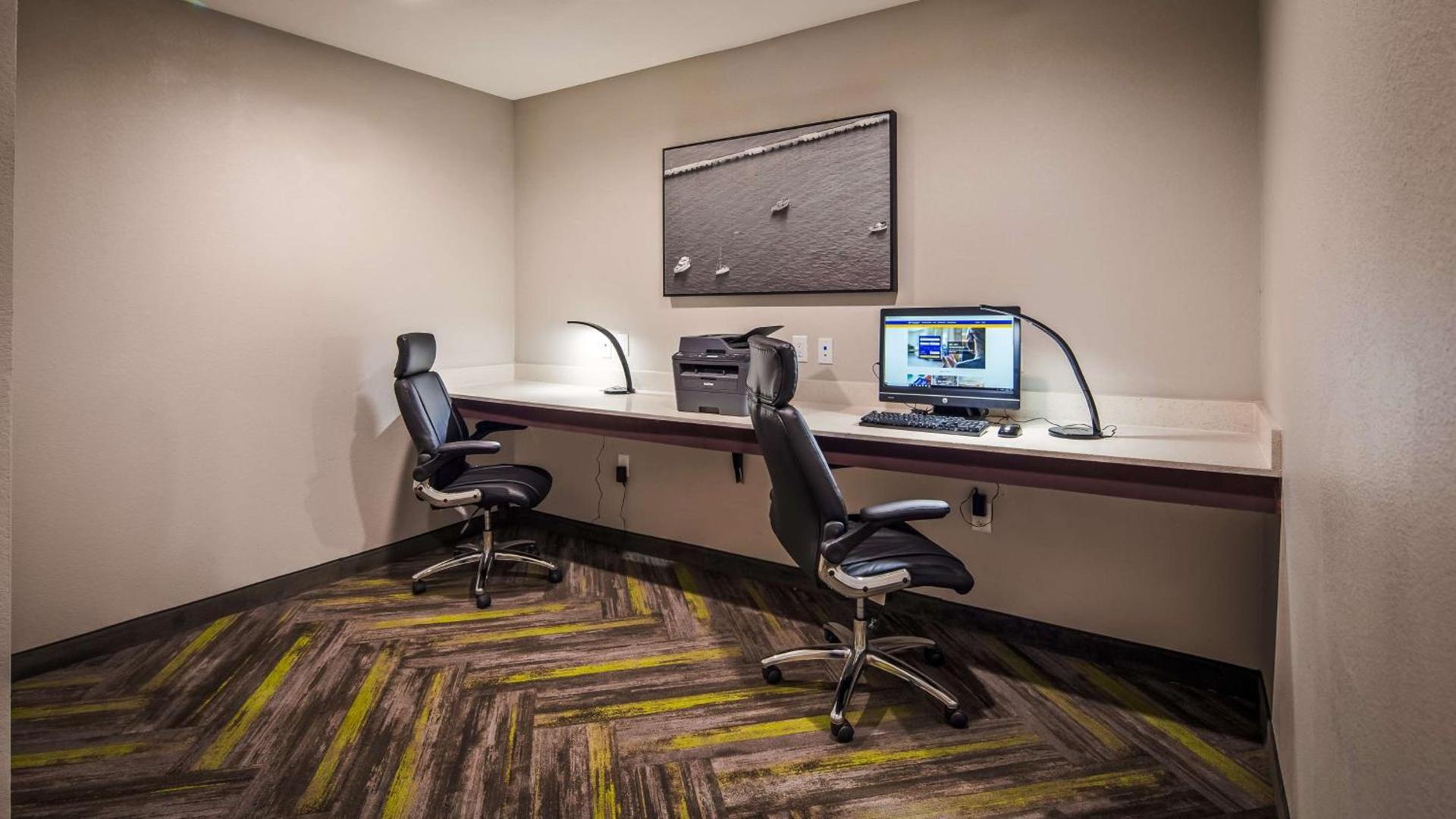 Best Western Plus Bay City Inn & Suites photo 16