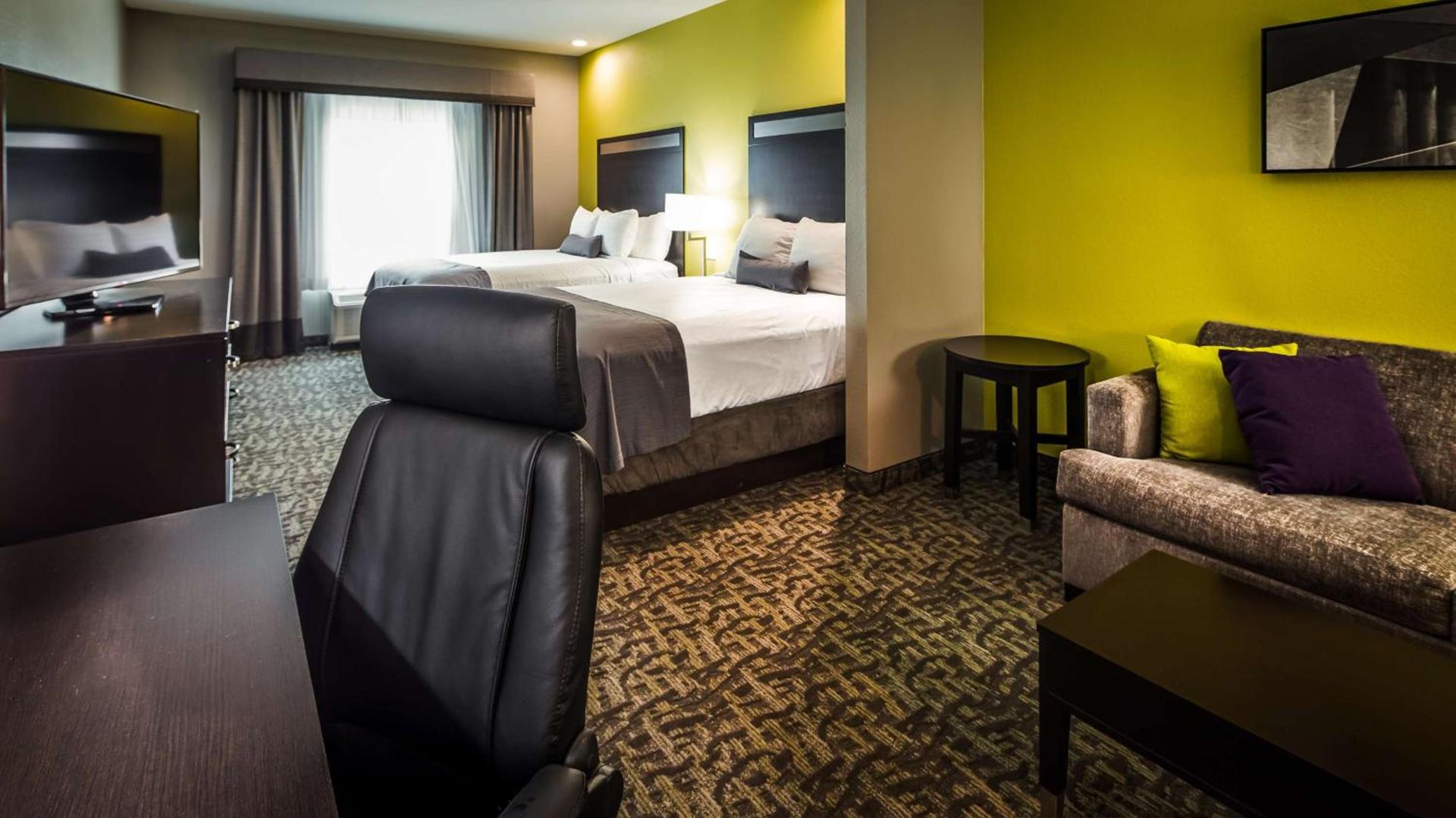 Best Western Plus Bay City Inn & Suites photo 7