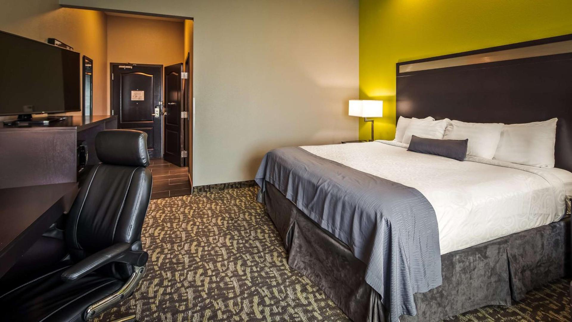 Best Western Plus Bay City Inn & Suites photo 10
