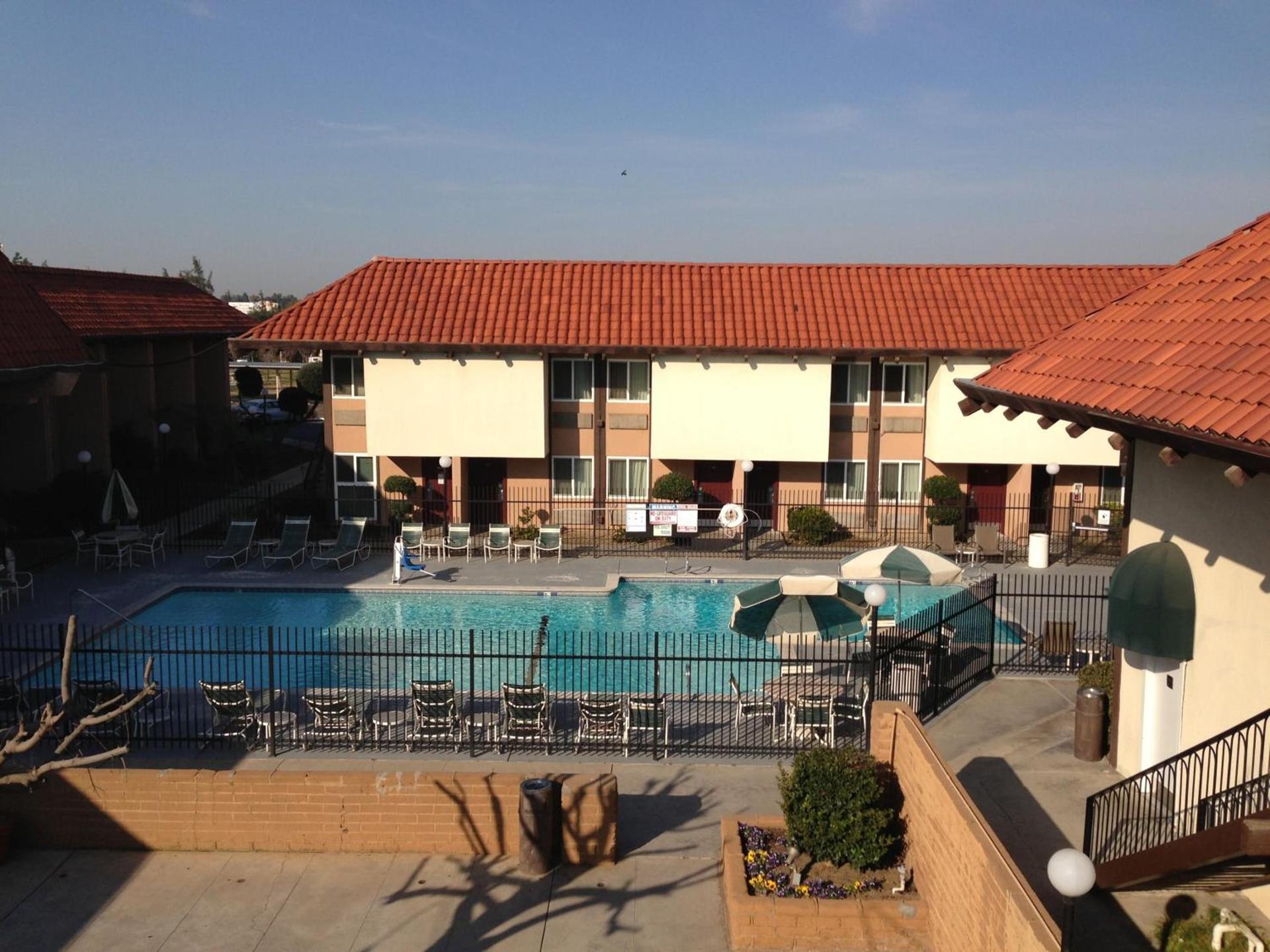 Ramada by Wyndham Fresno North photo 12