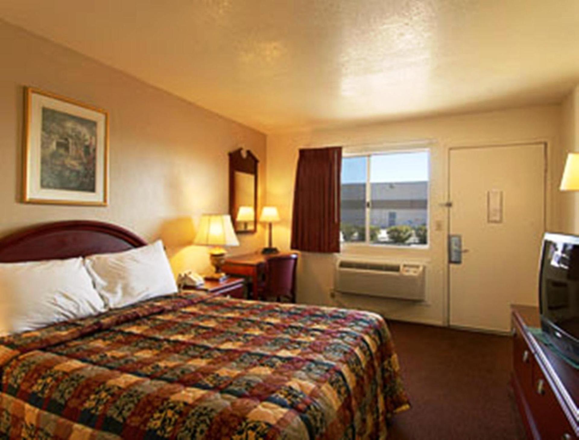 Days Inn by Wyndham Victorville - Hesperia I-15 Palmdale Road photo 8