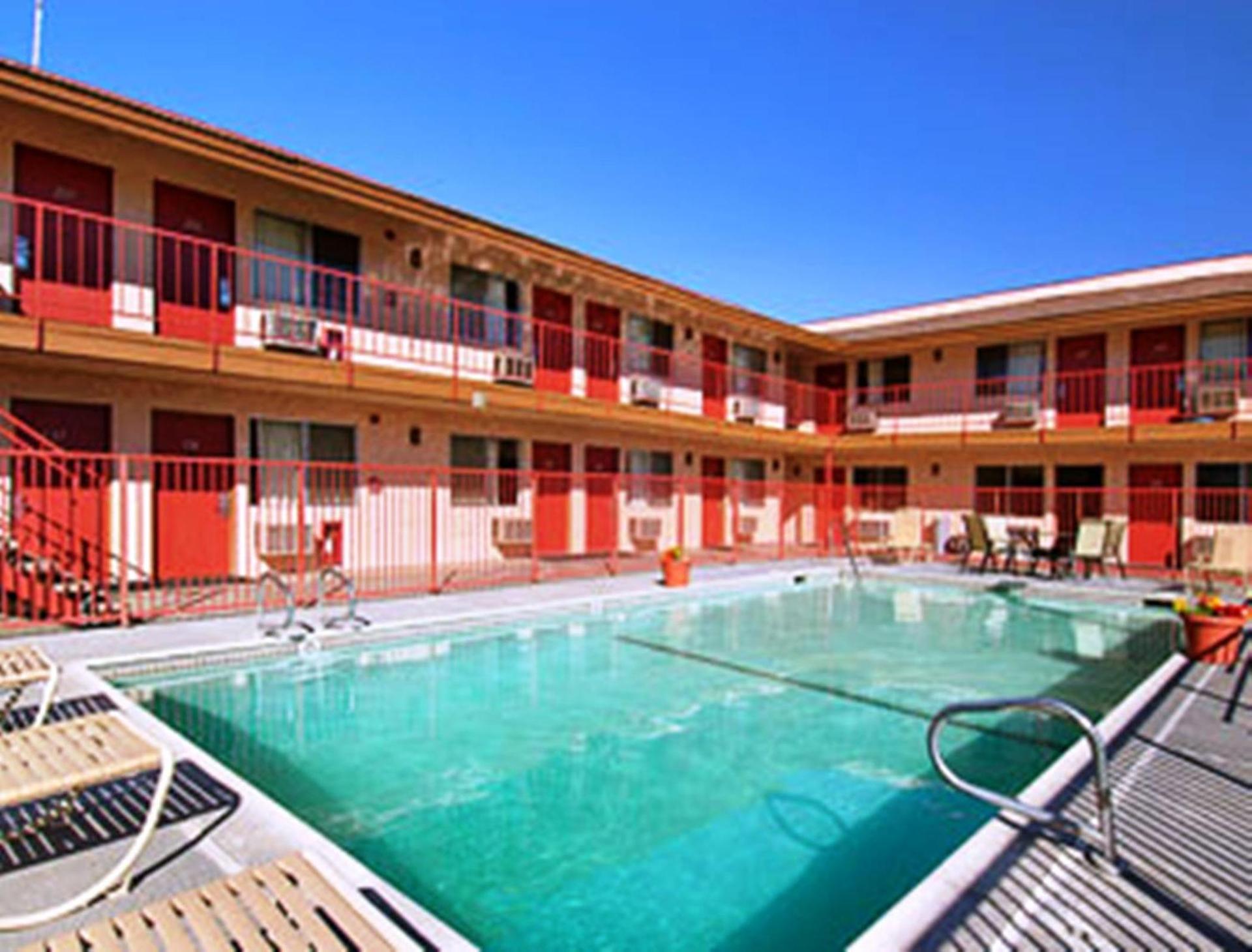 Days Inn by Wyndham Victorville - Hesperia I-15 Palmdale Road photo 3