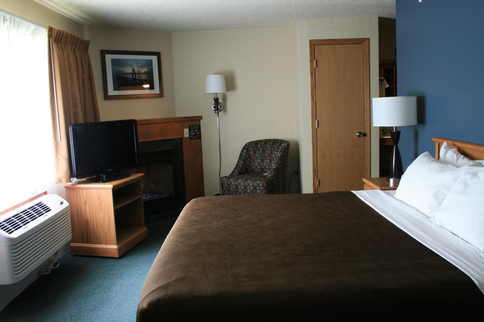 AmericInn by Wyndham Sturgeon Bay photo 26