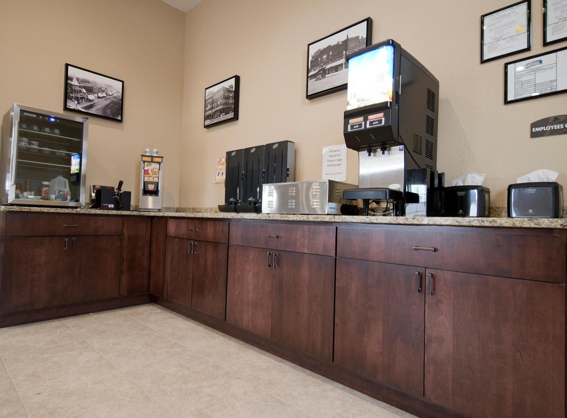 Cornerstone Inn & Suites Oelwein photo 1