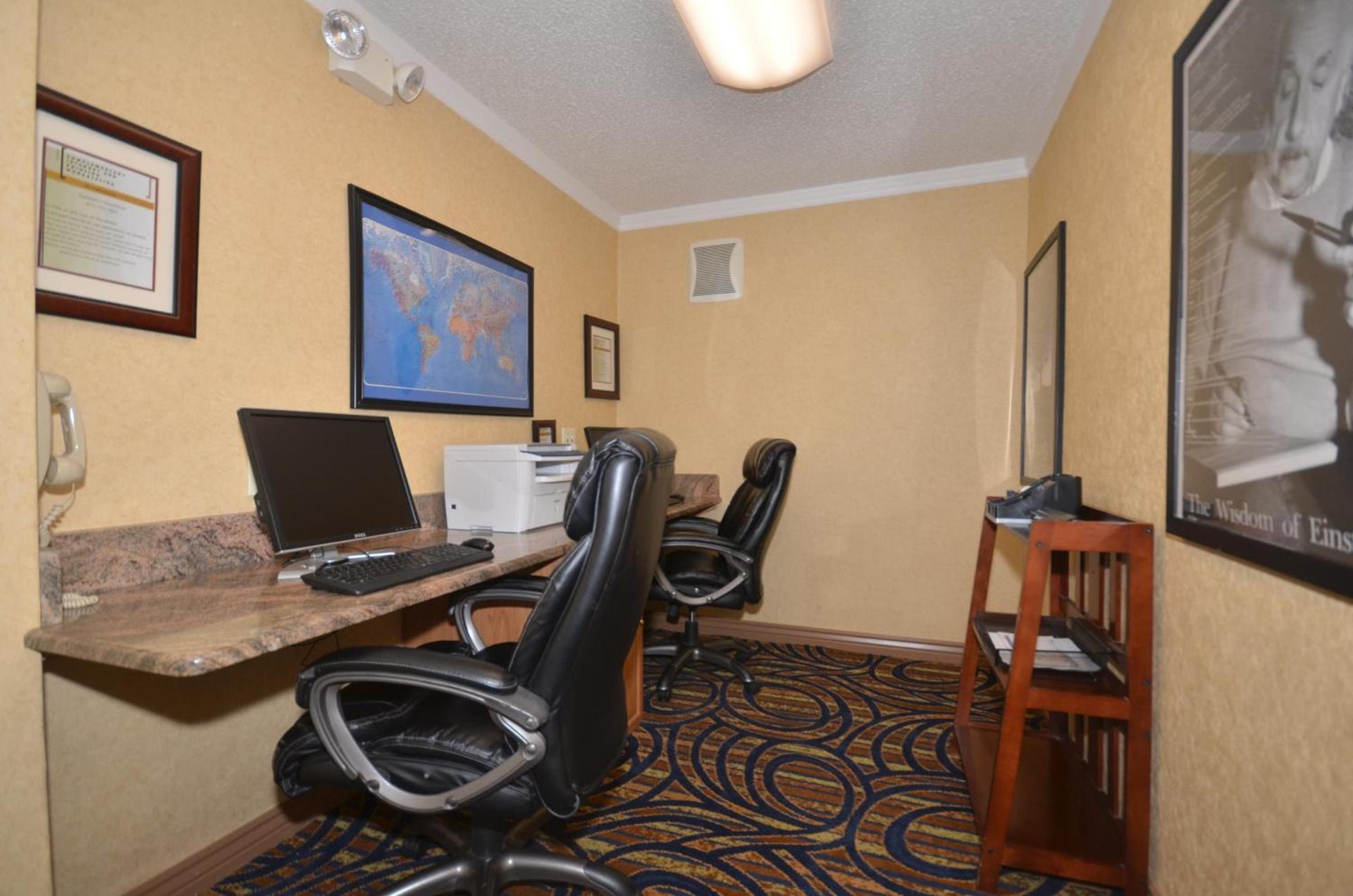 Ramada by Wyndham Santa Fe photo 20